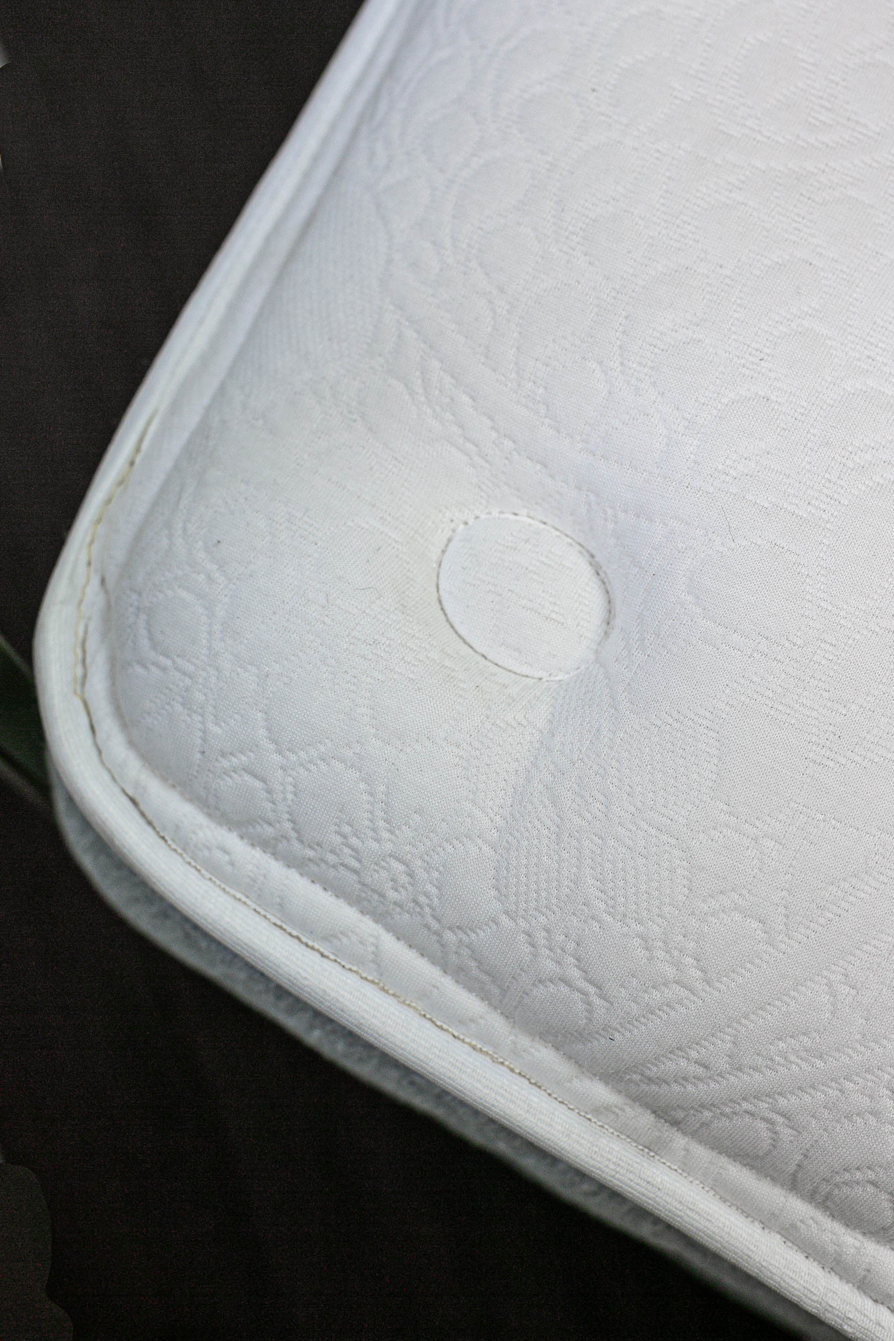 Winndom Mattress close up of edge of Magnolia mattress